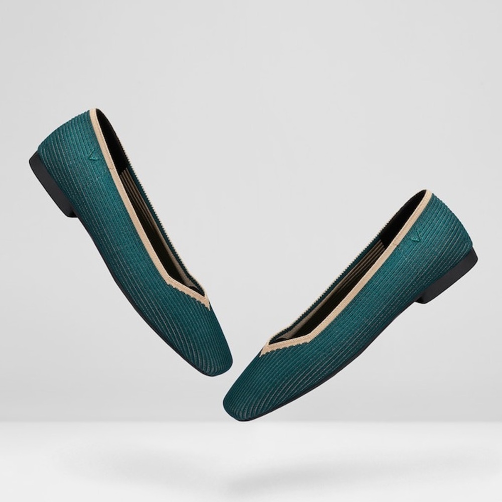 Vivaia Margot Square-Toe V-Cut Flats in Sacramento Green & Tan Sz 38 / 7.5 EUC